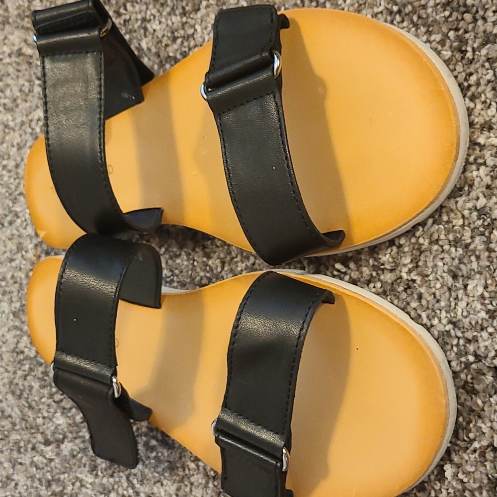 Sandles